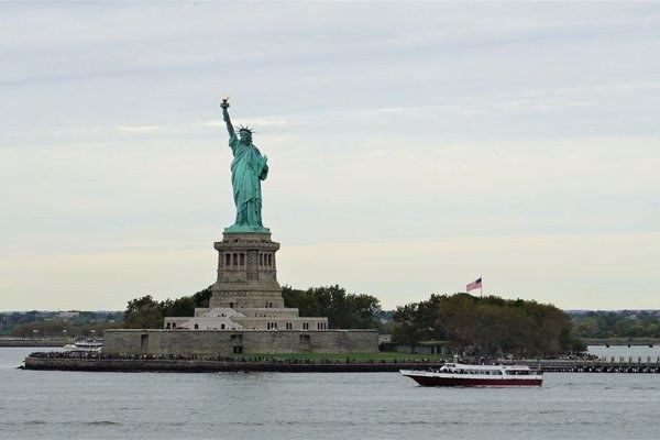 Express tour a la Estatua de la Libertad con ticket de ferry de ida y vuelta.